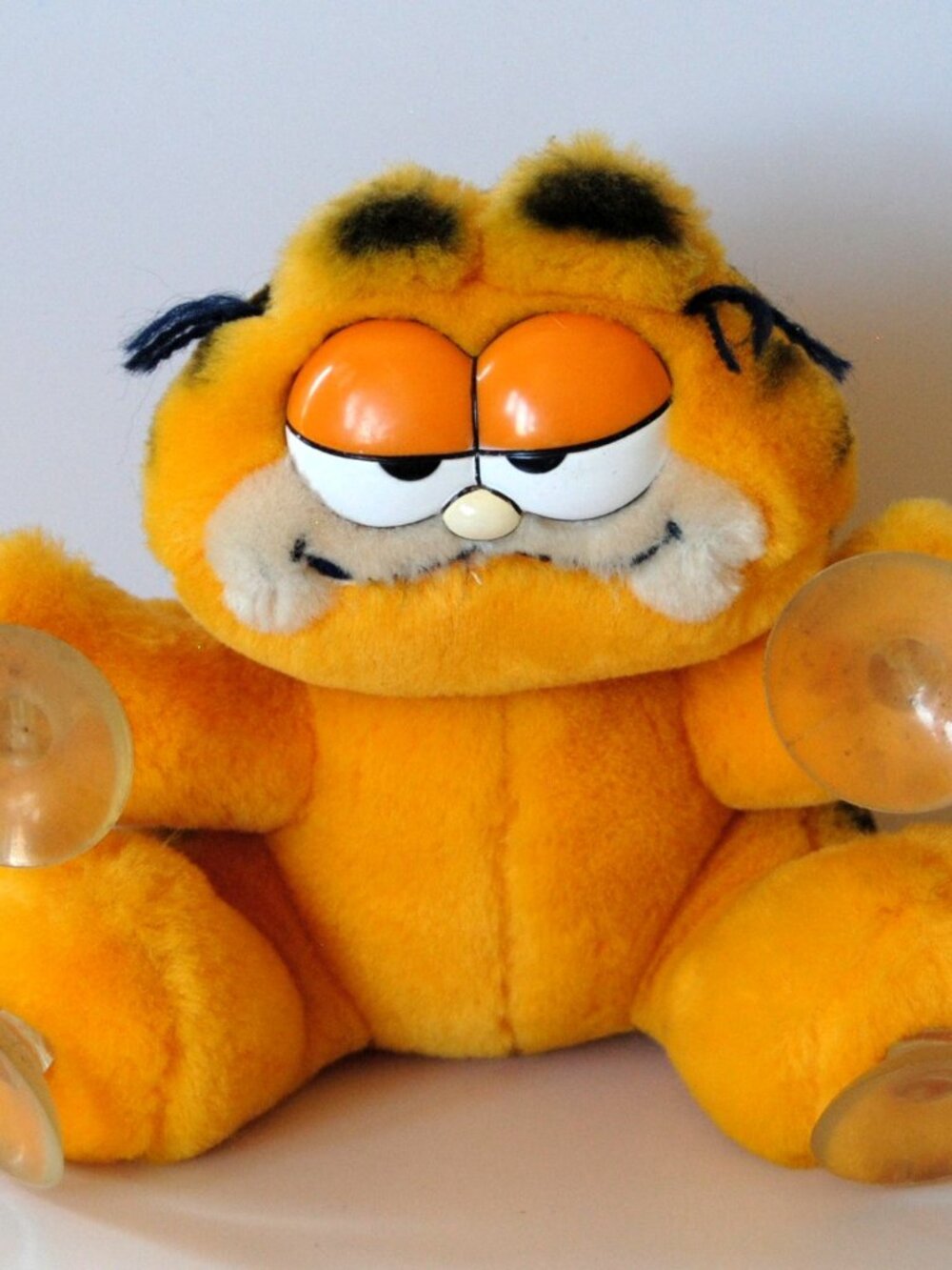 Vintage 1978 Garfield Plush Suction Cup I'm Climbing the walls for you button